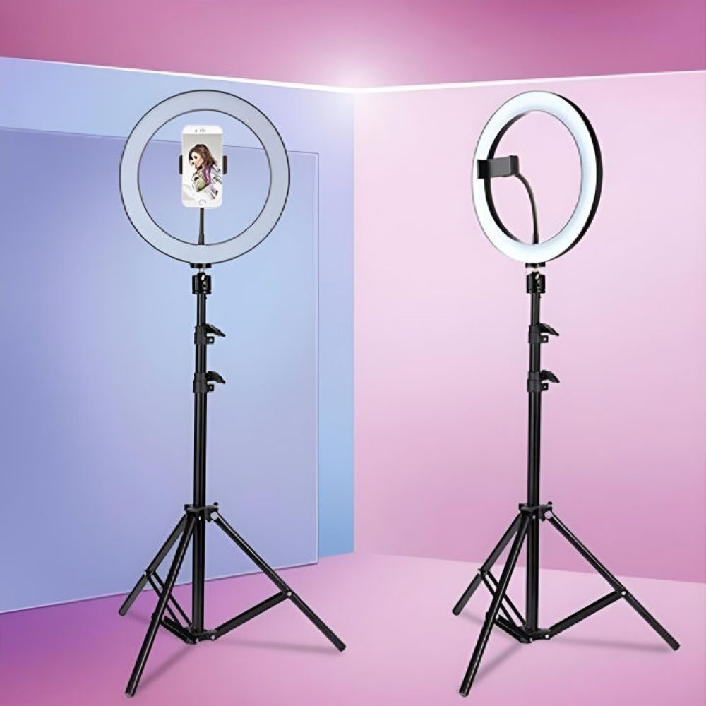 TRIPOD WITH RING LIGHT