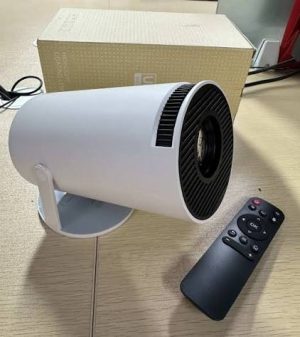 HY300 PRO PORTABLE PROJECTOR photo 3