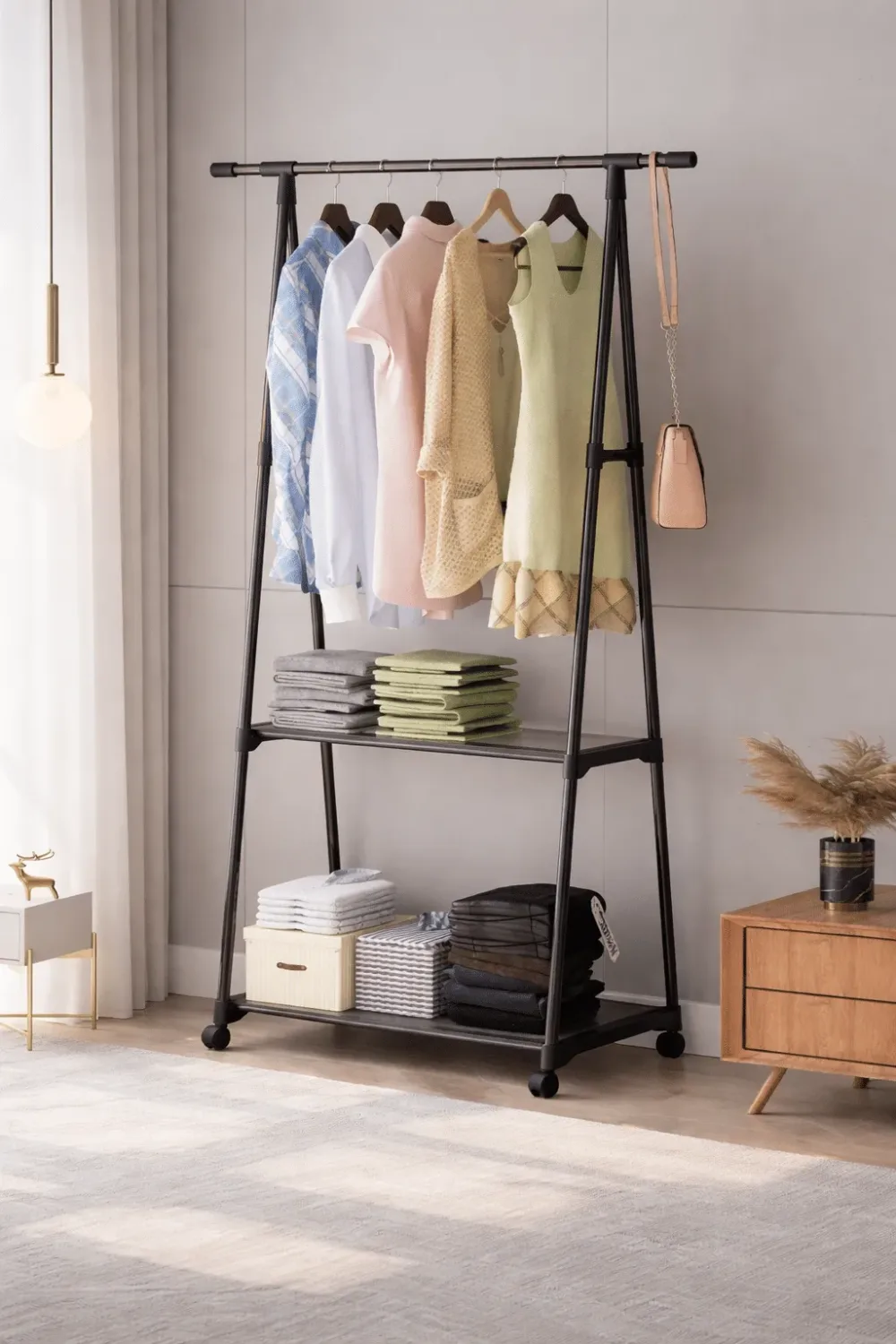 TRIANGLE CLOTH HANGING RACK
