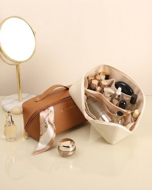 COSMETIC MAKEUP BAG photo 1